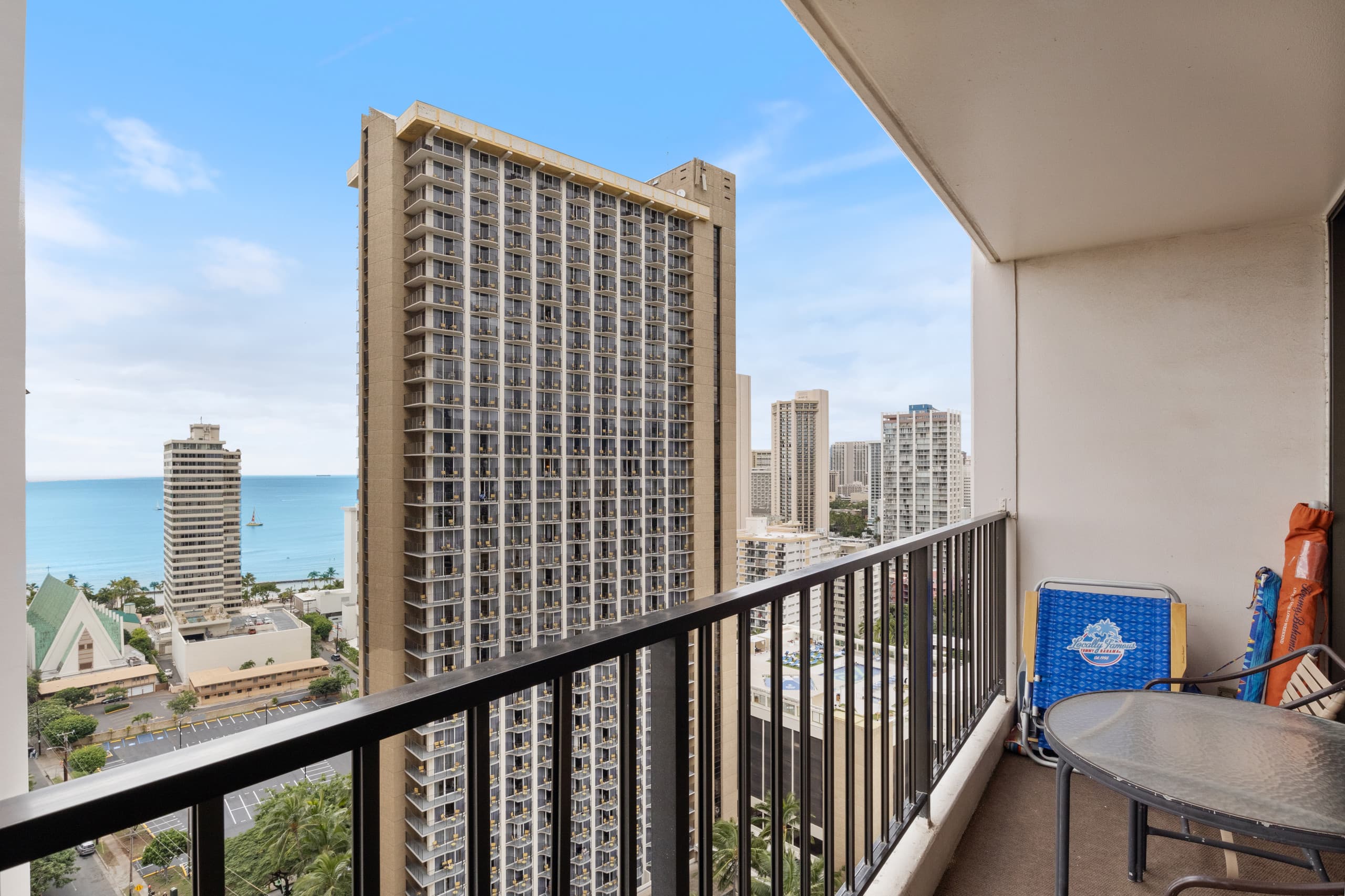 Condo in Honolulu · ★4.62 · 1 bedroom · 3 beds · 1 private bath - Image 13