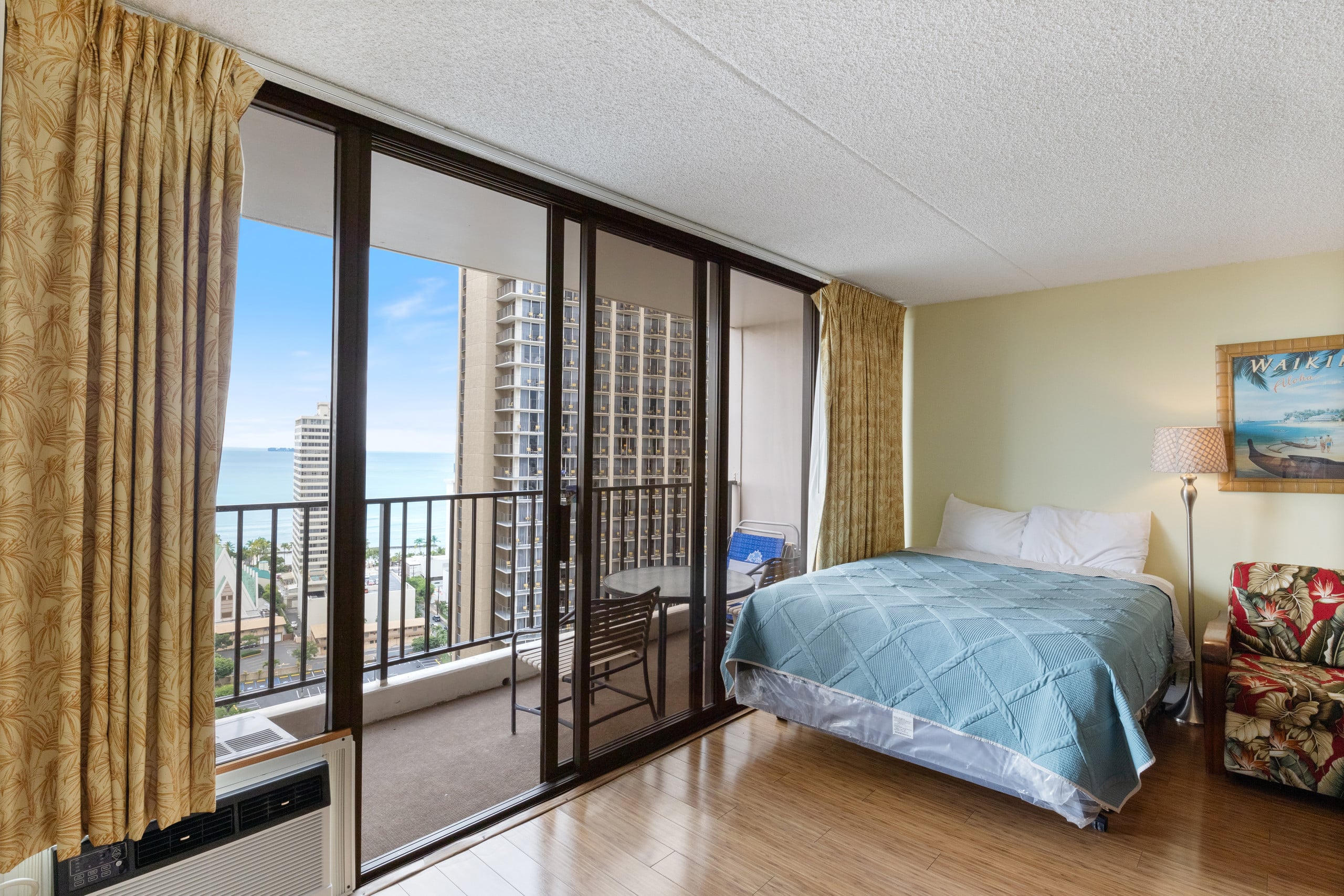 Condo in Honolulu · ★4.62 · 1 bedroom · 3 beds · 1 private bath - Image 8