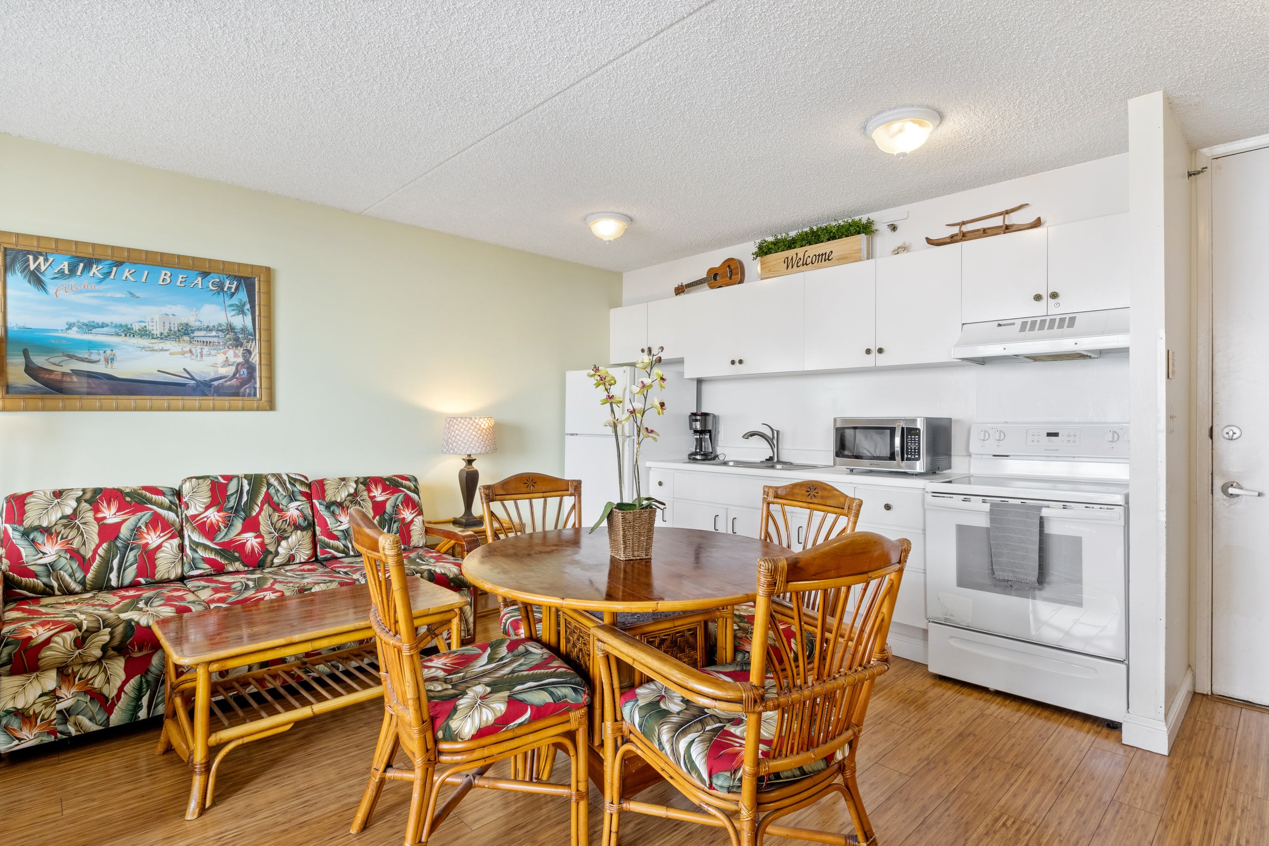 Condo in Honolulu · ★4.62 · 1 bedroom · 3 beds · 1 private bath - Image 5