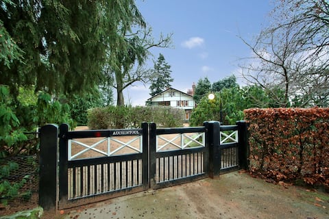 Deeside haven - large garden and river views