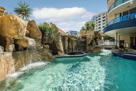 Mooloolaba Beachfront: Superior Resort Apartment