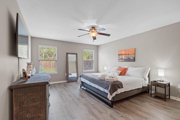 Large Master Bedroom with King size bed, 55" Smart TV, cable TV, master bath, walk-in closet, and full length floor mirror