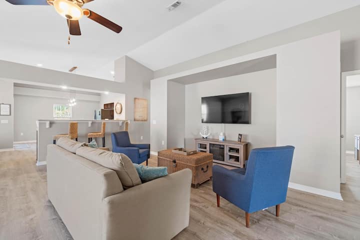 Living room, with 65" smart TV, cable TV, seating area, games, high speed wi-fi throughout the home, and seating for all of your guests