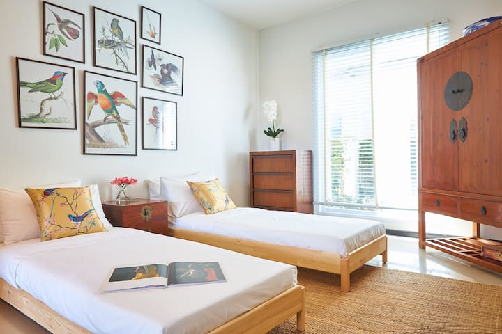 Here is the room of the bottom ideal for the children or between friends on vacation.
