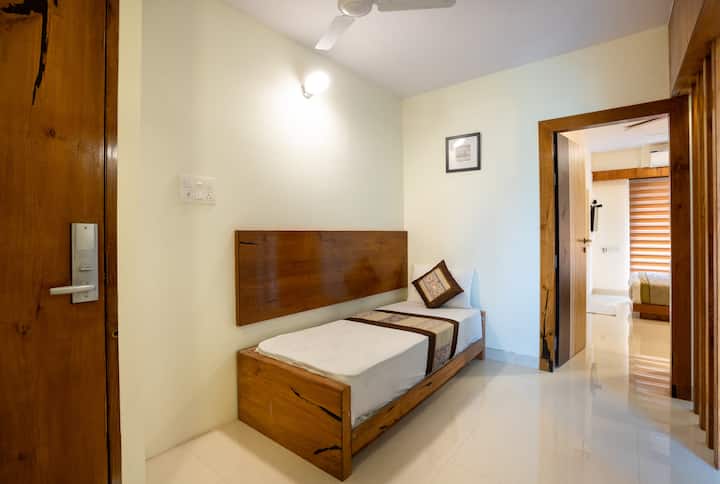 Zona giorno con letto singolo