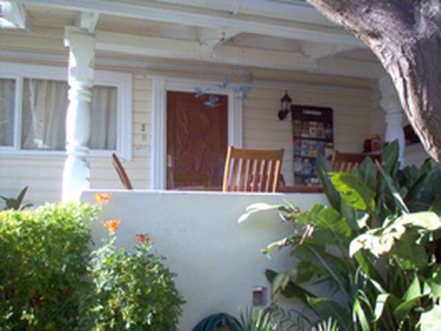 ORIGINAL, WOODEN COTTAGE 2 MIN WALK to CB BEACH! gallery image 4