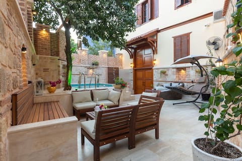 4 Bedroom Villa with Pool in Historical Kaleici
