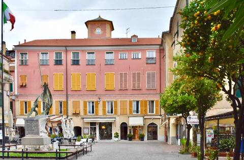 Magical apartment in the center of the village L'ancora.