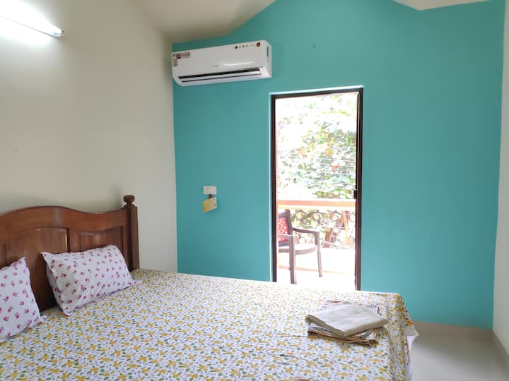 King size bed room for 2 guest high density foam mattress with wardrobe With A/ C and balcony pls no SMOKING in bed room