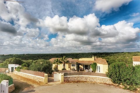 Top Airbnb: Charming Villa with a large pool & roof terrace en Sant Lluís