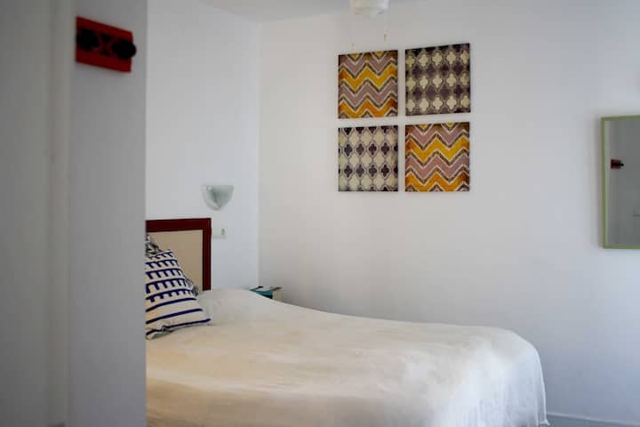 Dhomë gjumi me krevat dopio ose nëse preferon dy krevate të veçantë.