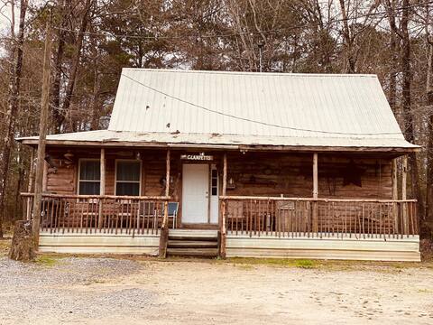 Washington Woods Cabins- The Rustic Clampett Cabin