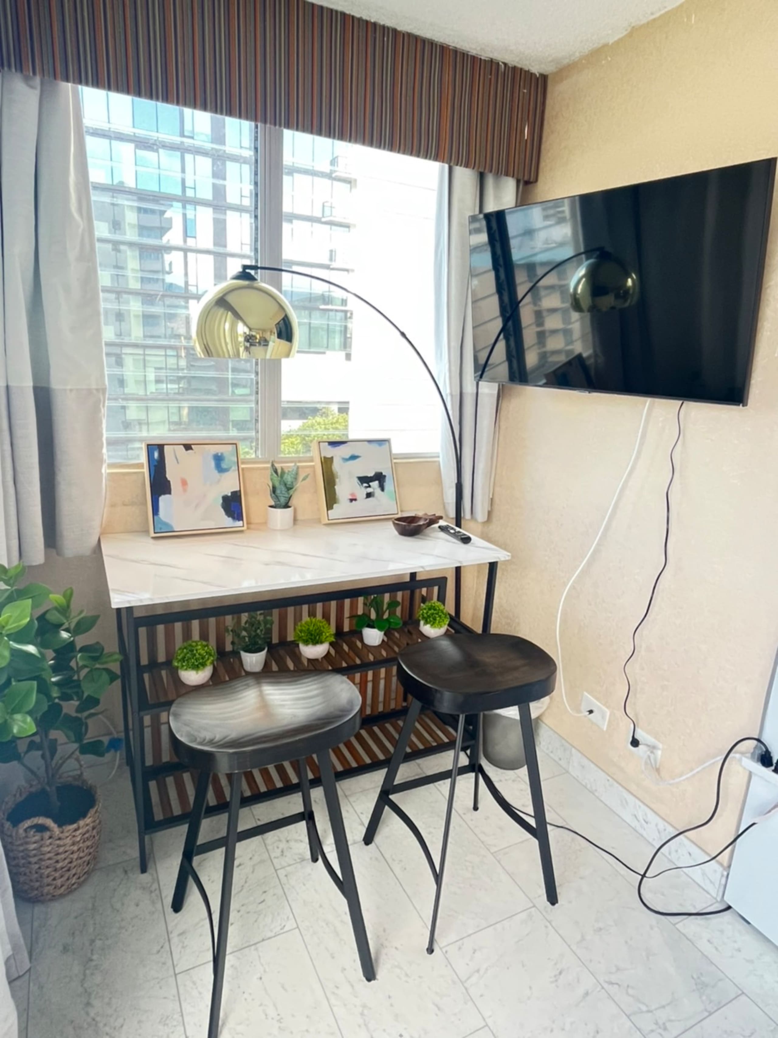 Condo in Honolulu · ★4.67 · Studio · 2 beds · 1 private bath - Image 16