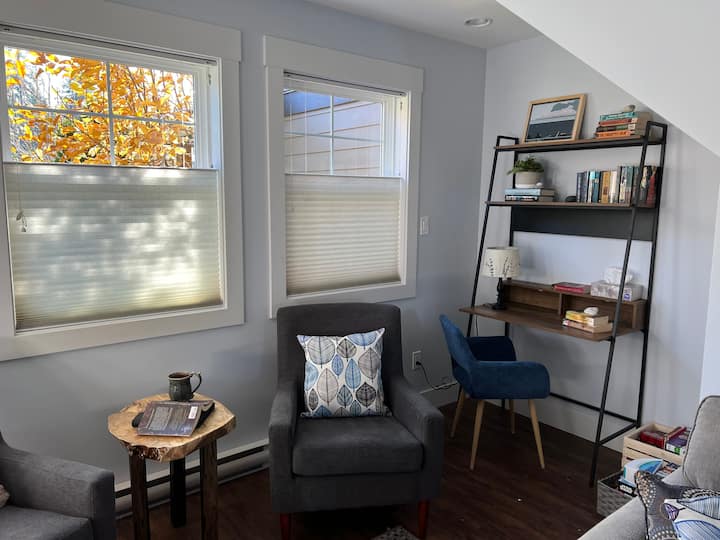 Urban Westcoast Retreat In Courtenay, Bc - Courtenay