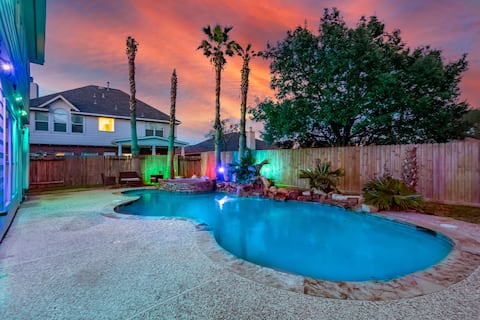 Perfect getaway with POOL, SPA &GYM
