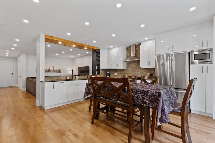 3 bedrooms with sauna, jacuzzi & modern amenities.