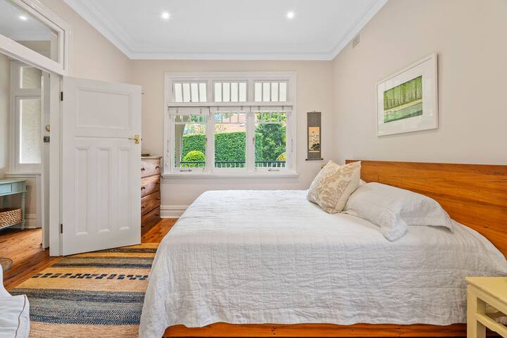4 bed family home minutes from Sydney CBD/ Mosman gallery image 4