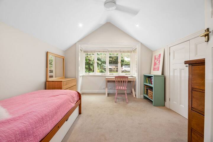 4 bed family home minutes from Sydney CBD/ Mosman gallery image 5