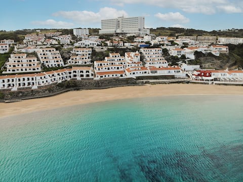 First-line Apart. w/ stunning beach and sea views