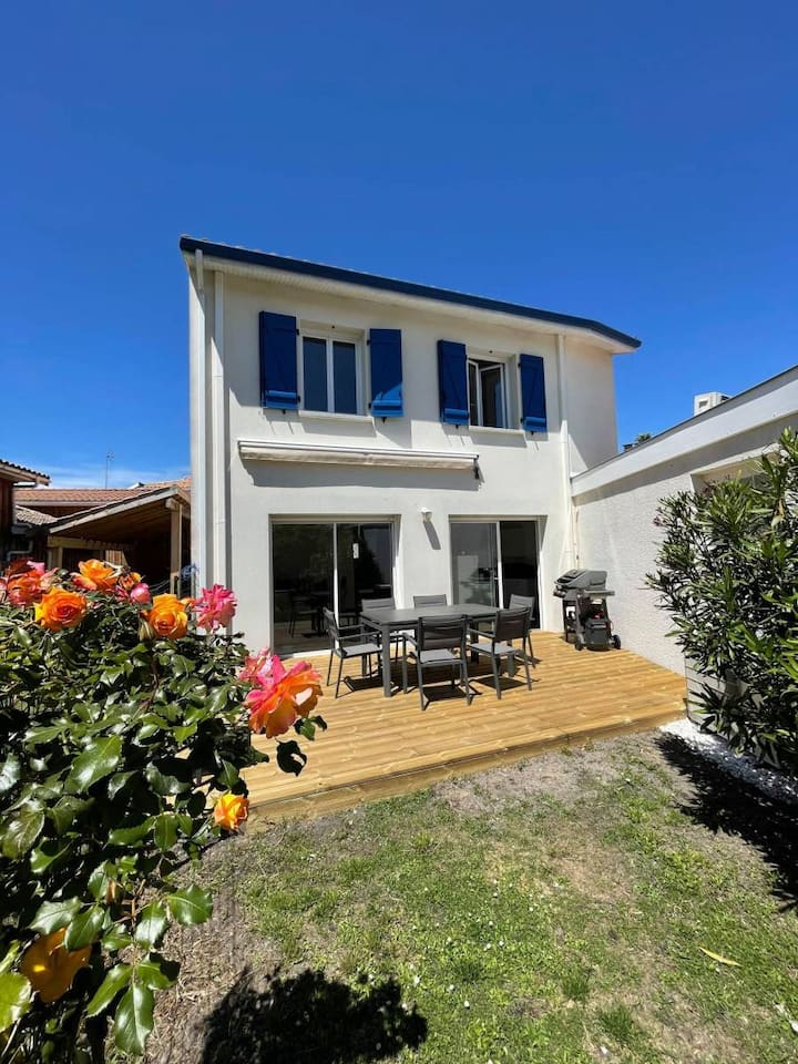 House with garden near Arcachon and Velodyssée Vacation homes for