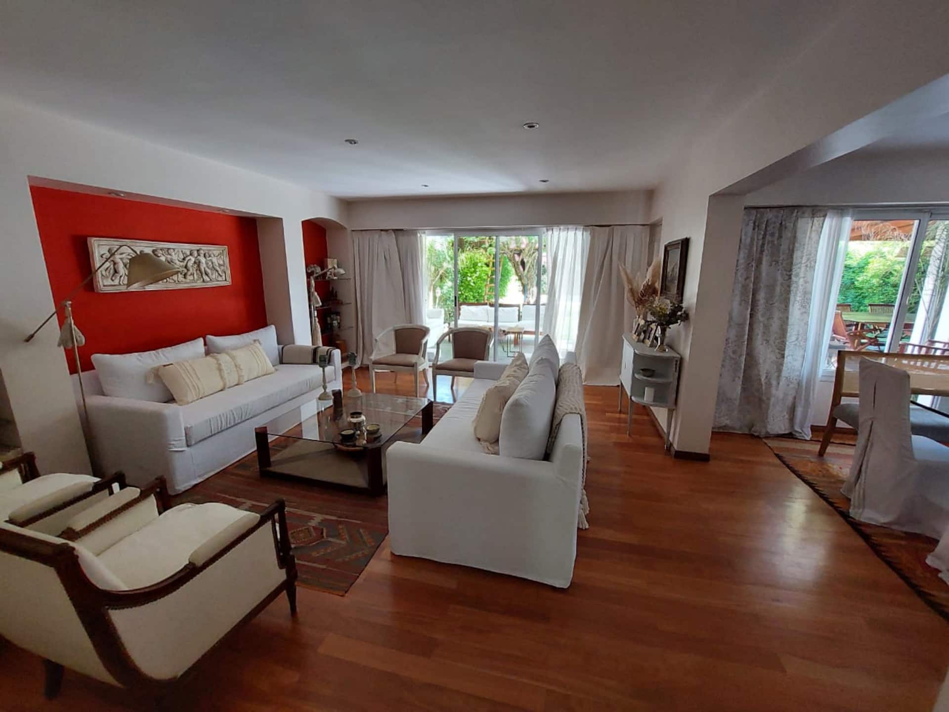 January opportunity: 4 bedrooms, garden, pool