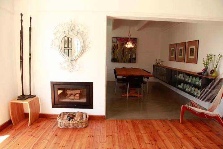 Beautiful family friendly 4 bedroom home with pool gallery image 5