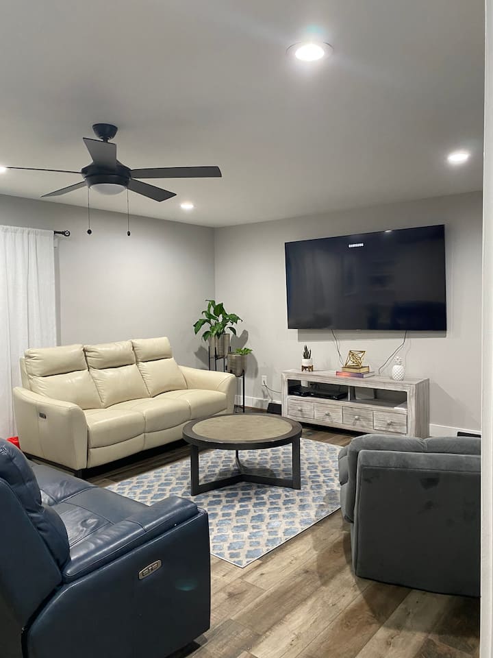 Lovely 2 Bedroom Townhouse With Parking - Charlottesville, VA