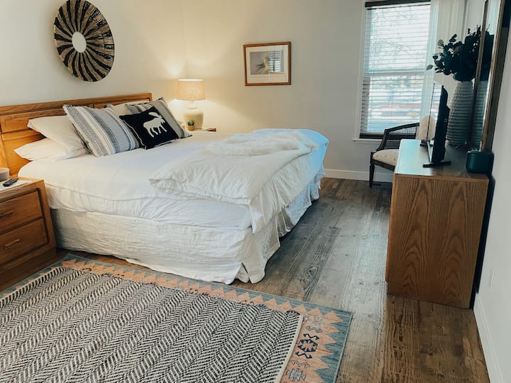 2e chambre au rez-de-chaussée - King size