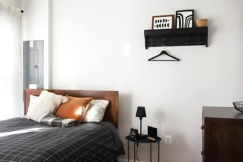 Modern Minimalist New 1-Bedroom Near DC & UMD