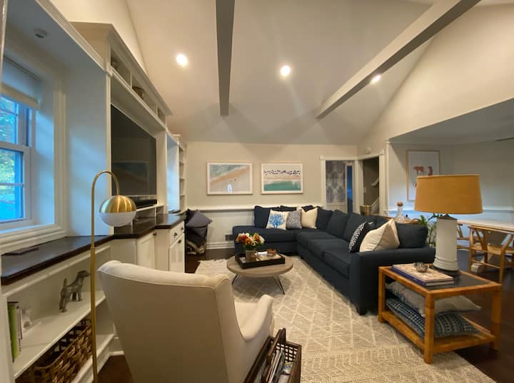 Quaint & Cozy Four Bedroom Home Near The Beach - The Hamptons, NY