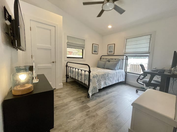 Guest Bedroom #2 with Queen Bed. 

Features a dedicated workspace with power adjustable standup desk - connect your laptop to the onsite widescreen monitor (keyboard and mouse not provided). 