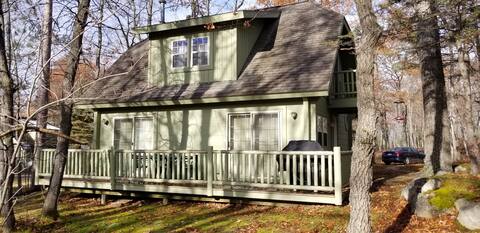 Up North Cottage 2BD/2bath with gas fireplace