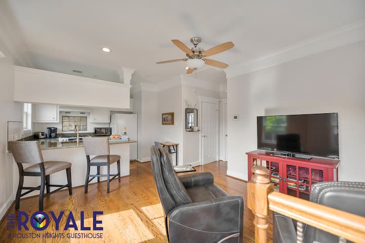The Royale: A Houston Heights Guesthouse - Houston, TX