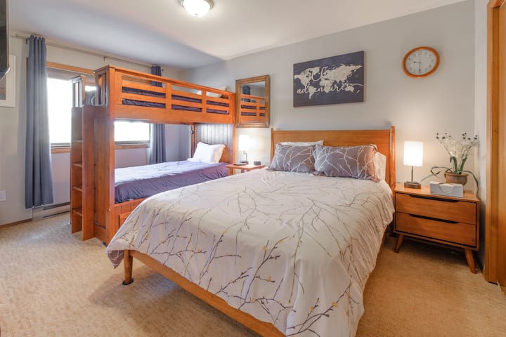 Krevatet me dy krevate ofrojnë organizime shtesë për fjetje.