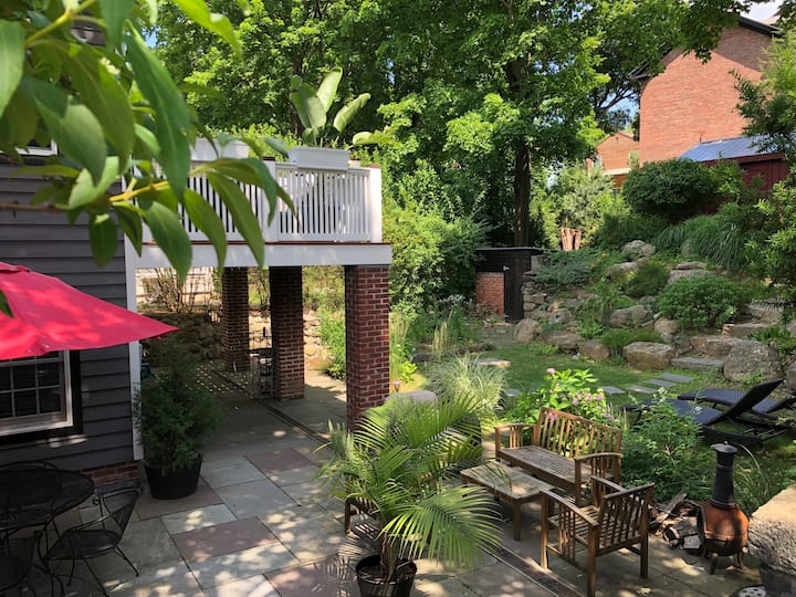 HOT Sauna/Mountain Views/NYC Trains/Hiking Trails Guest suites for