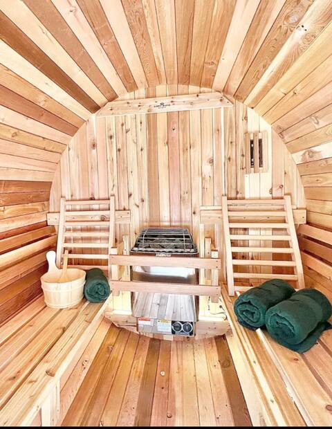 Sauna - Mountain Views -Hiking Trails - NYC Trains