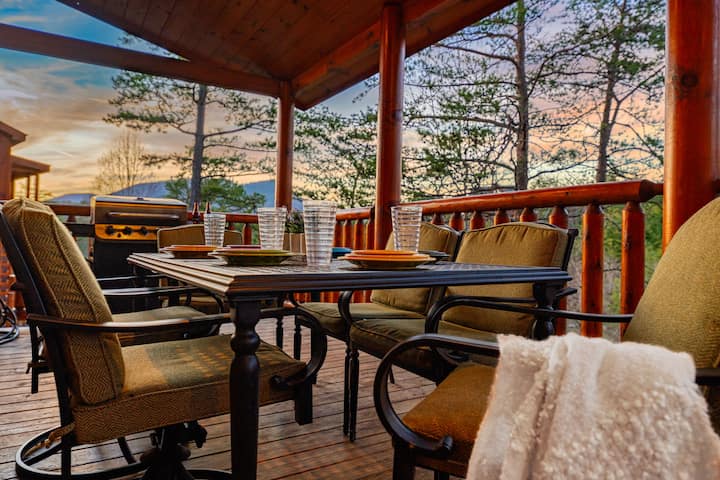 King Suites, Double Deck, Grill, Hot Tub, Theater & Game Room, Access To 2 Pools - Tennessee