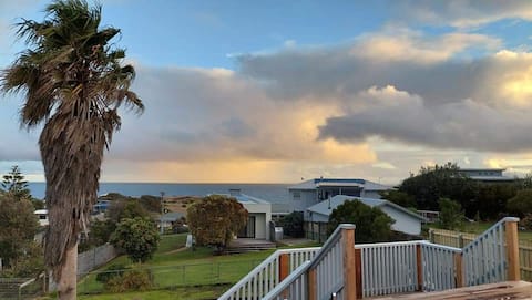 Vista Azure - the house on the hill with the view