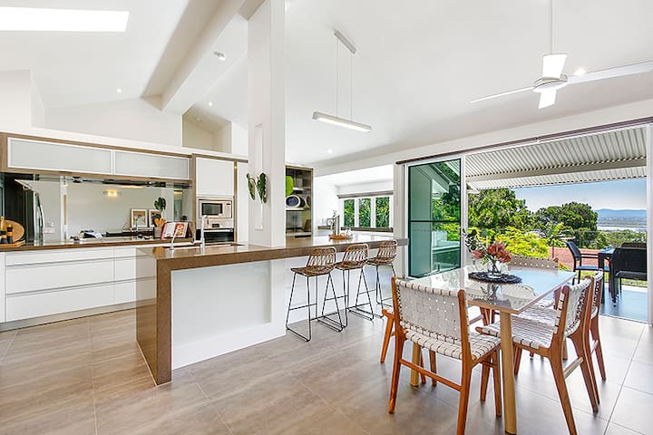 Prime Location, Views & Sunsets, Walk to Hastings