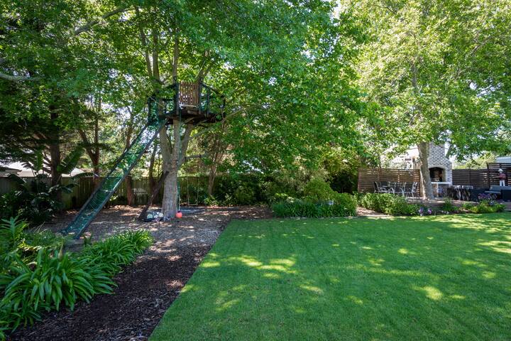 Modern family home & pool paradise – owners house gallery image 4