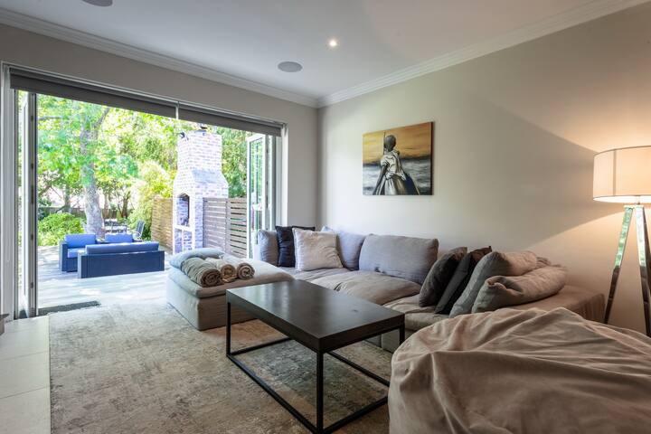 Modern family home & pool paradise – owners house gallery image 5