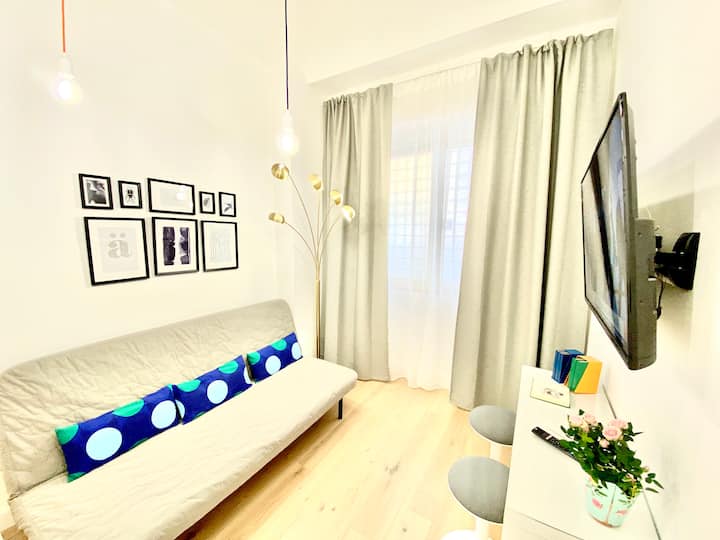 Homy Host | Colourful Comfy Flat 6sleeps,ac, Wifi - Rome
