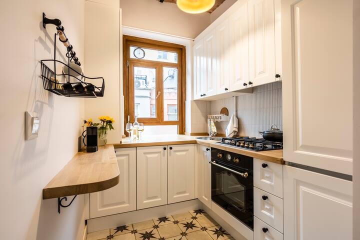 Historical 3-Bedroom Flat in the Heart of Beyoglu gallery image 3
