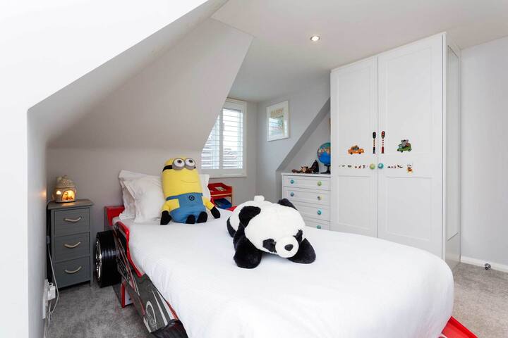 Beautiful Wimbledon Village Family home. gallery image 3