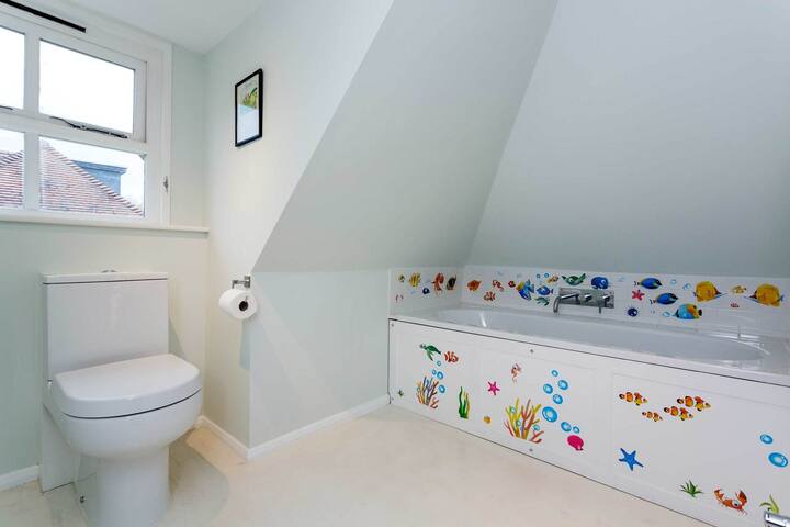 Beautiful Wimbledon Village Family home. gallery image 4