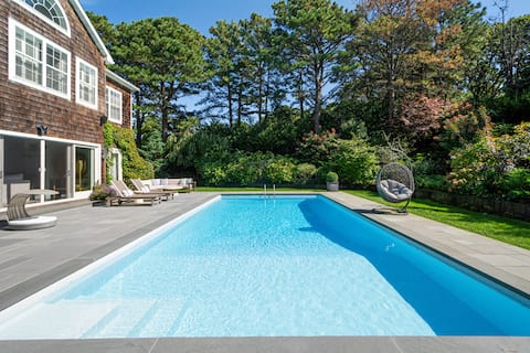 Successful Airbnb property: Luxury Hamptons Poolside Paradise w/ Outdoor Sauna in Shinnecock Hills