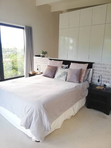 Spacious Beautiful home on Table Mountain gallery image 4