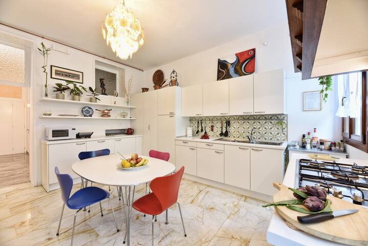 Noble floor in Castello overlooking Campo Bragora gallery image 4