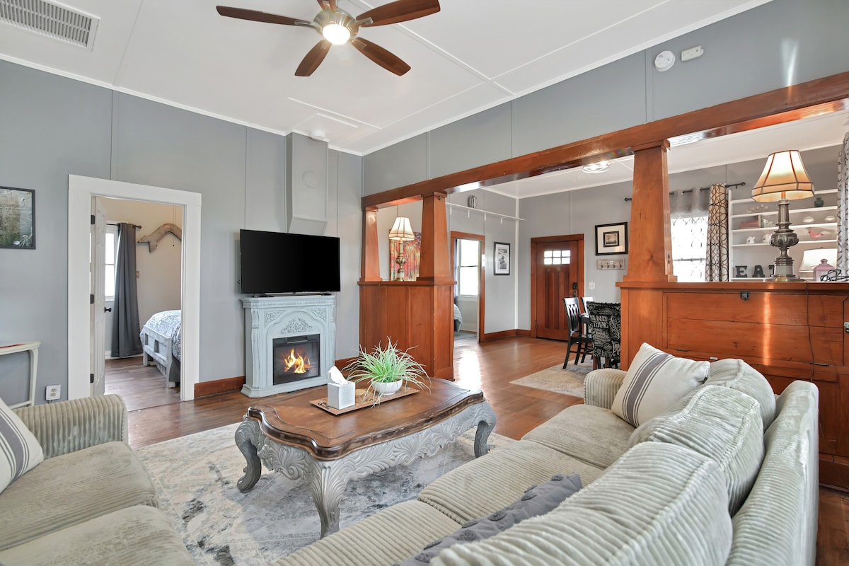 Popular Airbnb listing: Coastal Cottage in Prescott