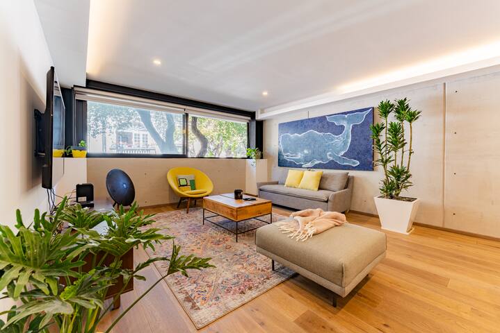 Stylish BLUE WHALE apt in the heart of Roma